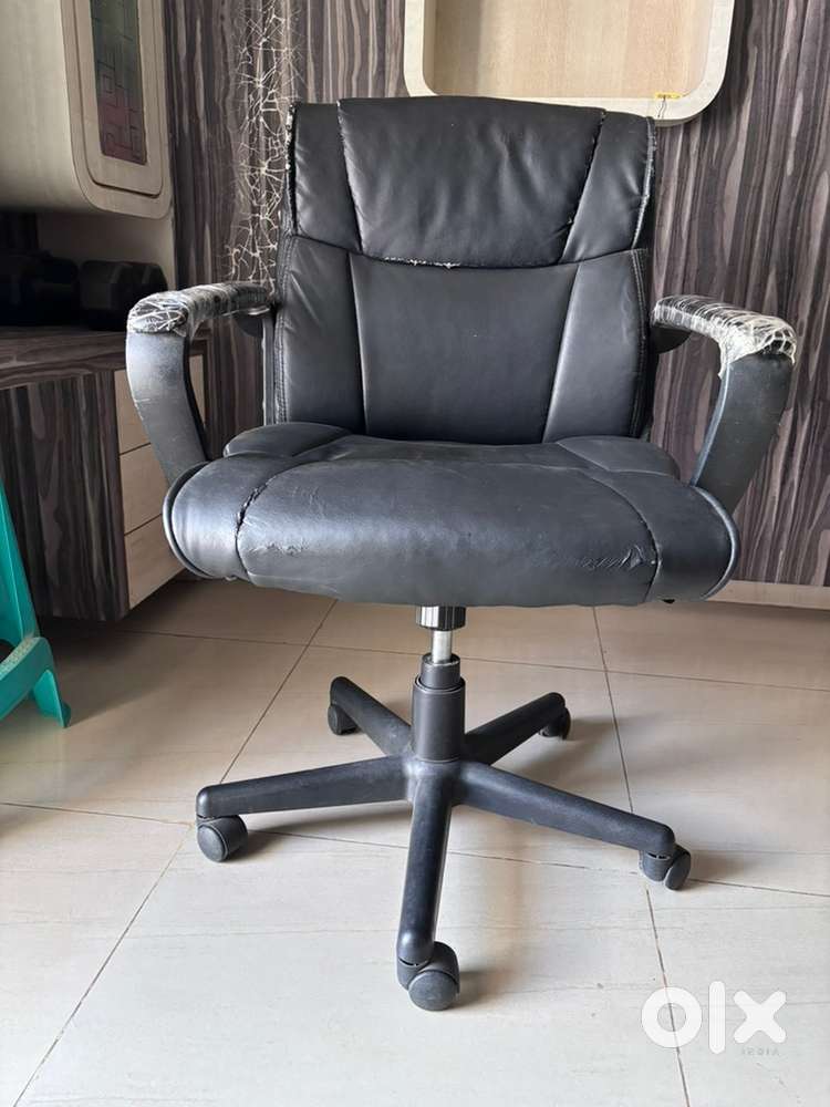 Amazon Basics Midback Office chair