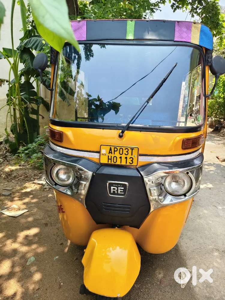 Bajaj compact 2017 model bs4