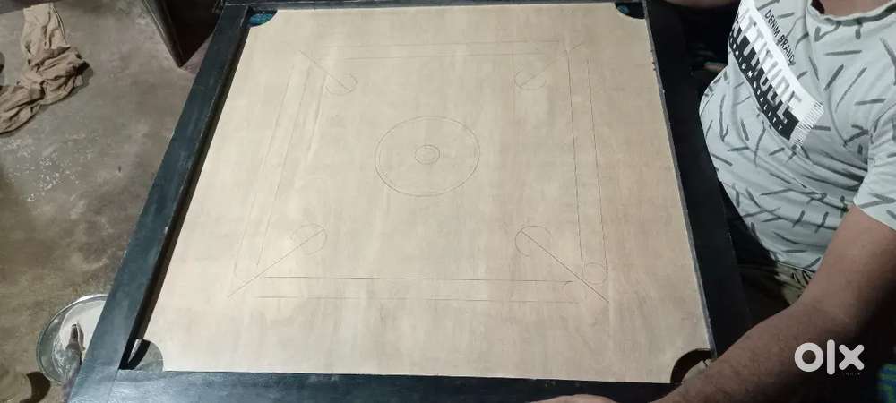 Carrom board