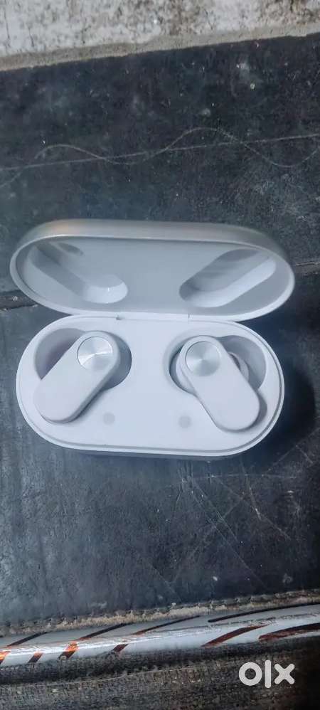 OnePlus Nord Buds 2 earbuds fully newly hai jisko chahiye msg kre
