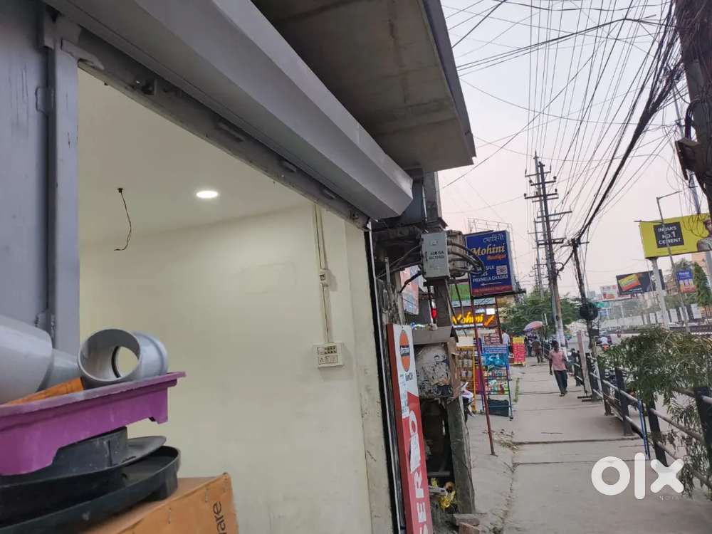 GS ROAD FACING SHOP SIXMILE