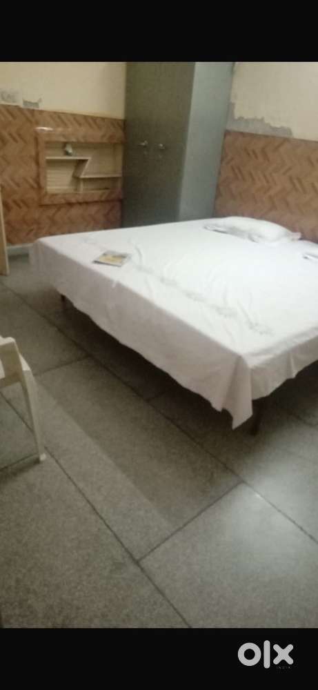 Pg for girls/tiffin available 70 rs per tiffin