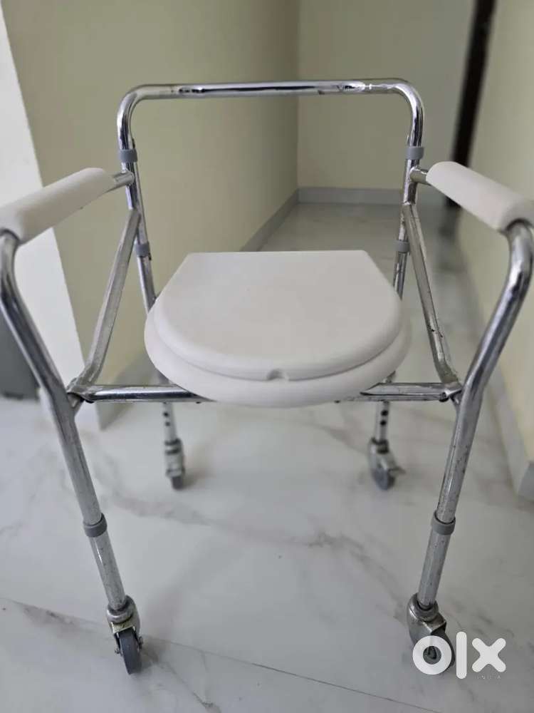 Portable Toilet Seat come Commode Chair for Senior Citizens