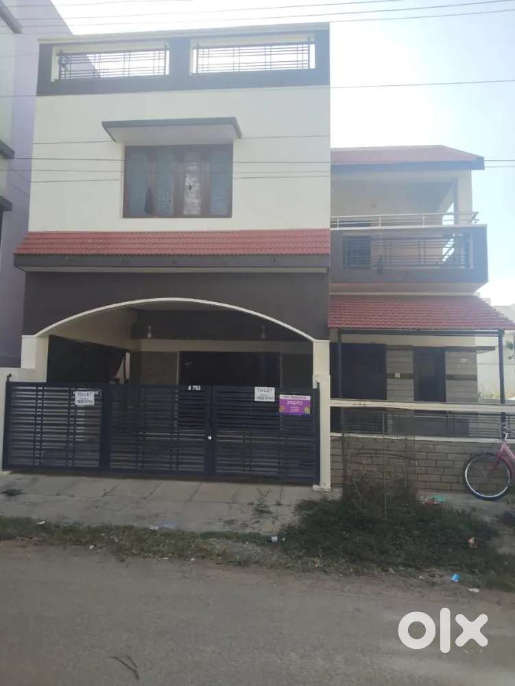 4 BHK individual duplex house for rent or lease in Gokulam main road