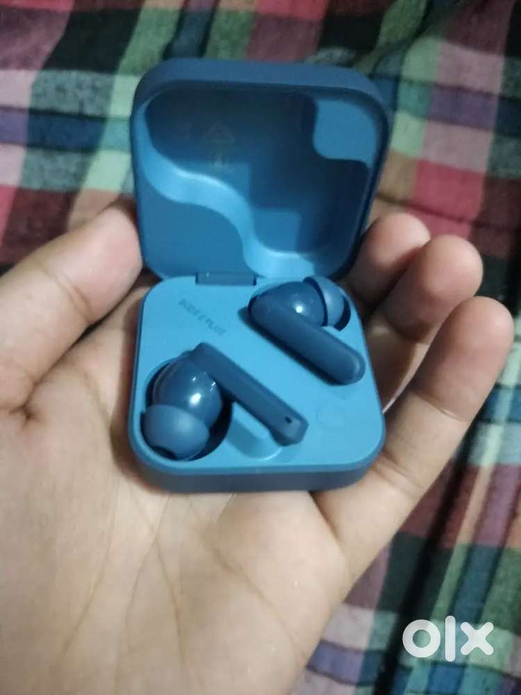 These are new earbuds only 5 days old