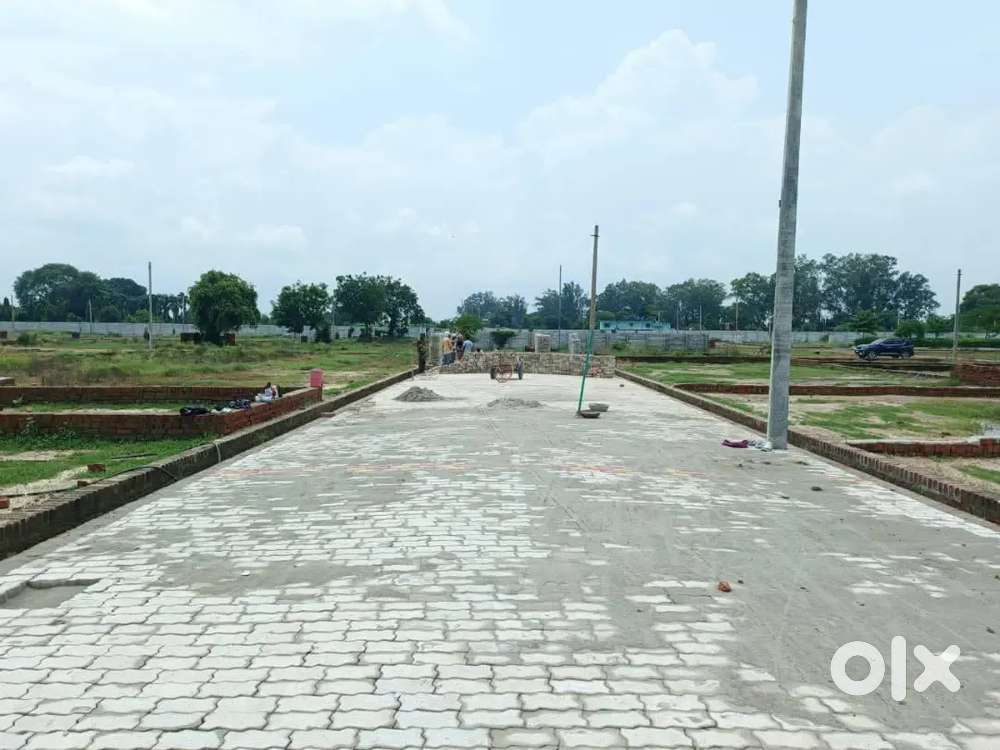 सुल्तानपुर हाइवे पर प्लांट ले जिला पंचायत सेअप्रूव्ड सोसायटी