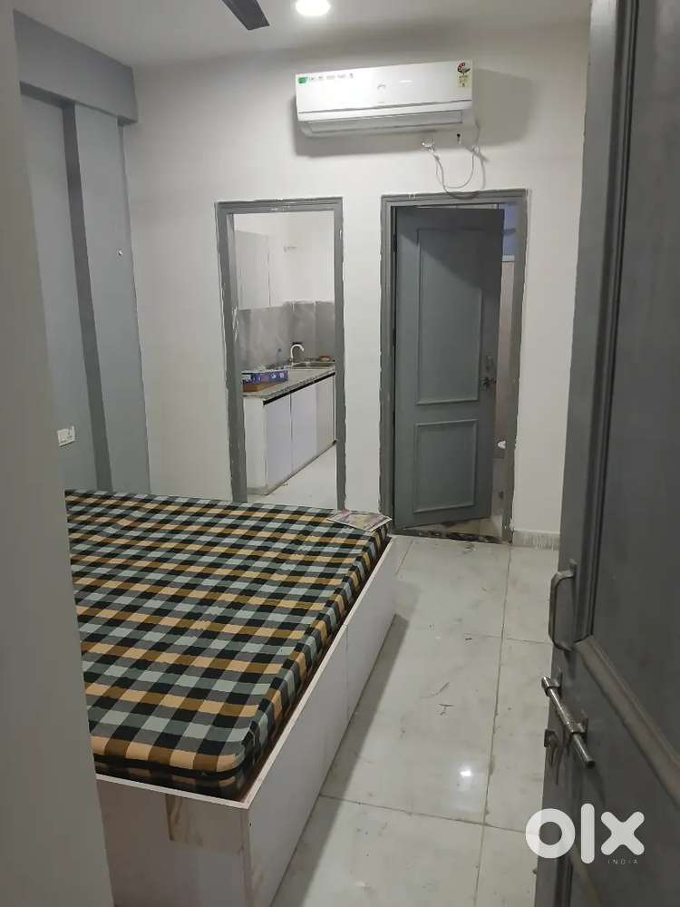 1 rk for bachelors and independent,couples allowed