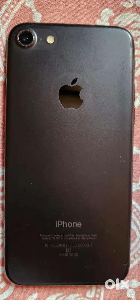 iPhone 7 brand new condition with box charger cable