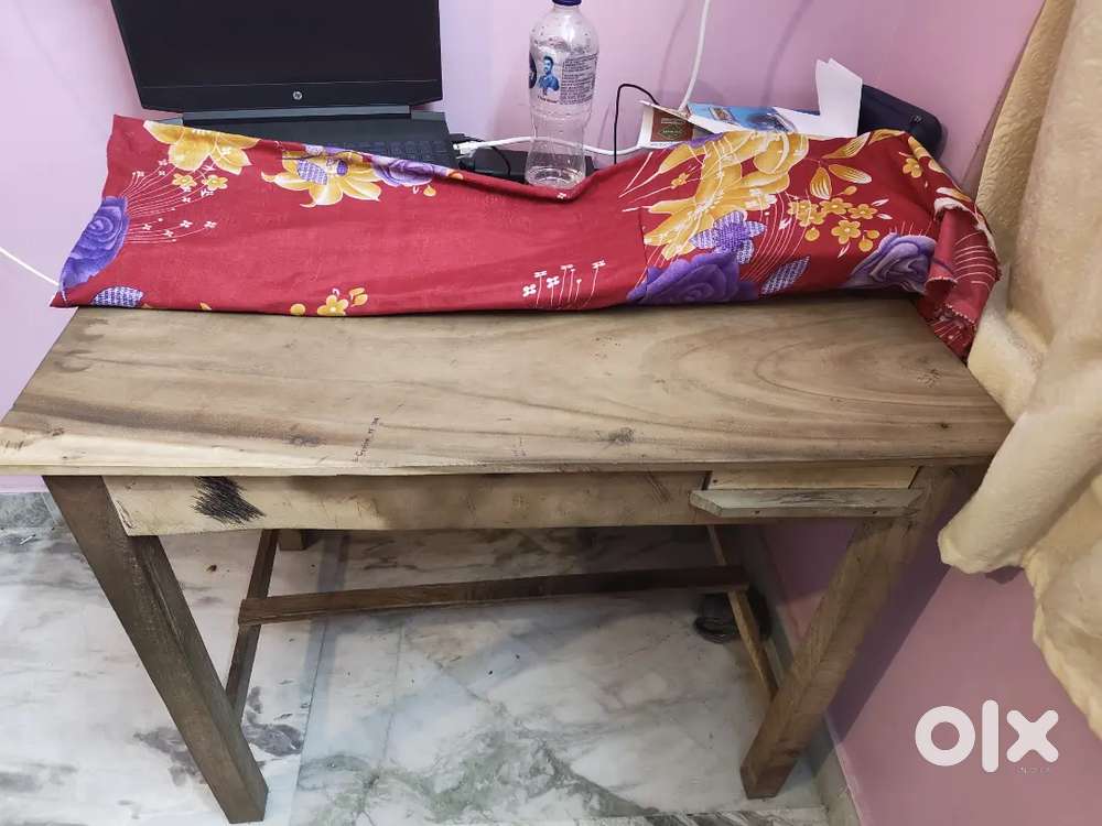 1 Bed, 1 table , 1 nilkamal chair , 1 national chair.   4 items