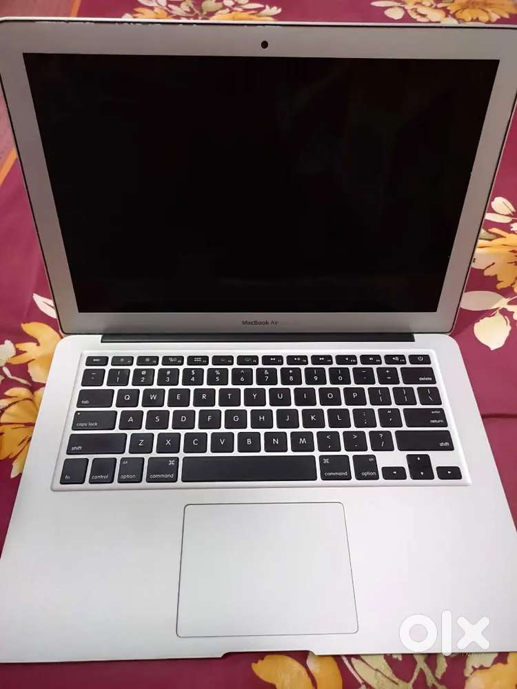 MacBook Air 2013 only laptop super mint condition no dent scratch dm