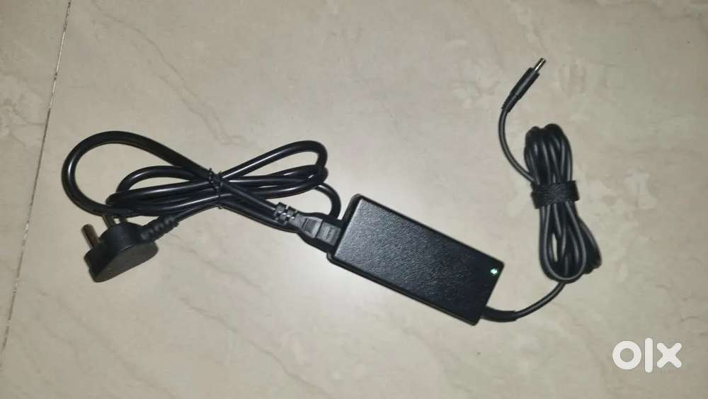 Dell laptop B-TYPE charger with the cord