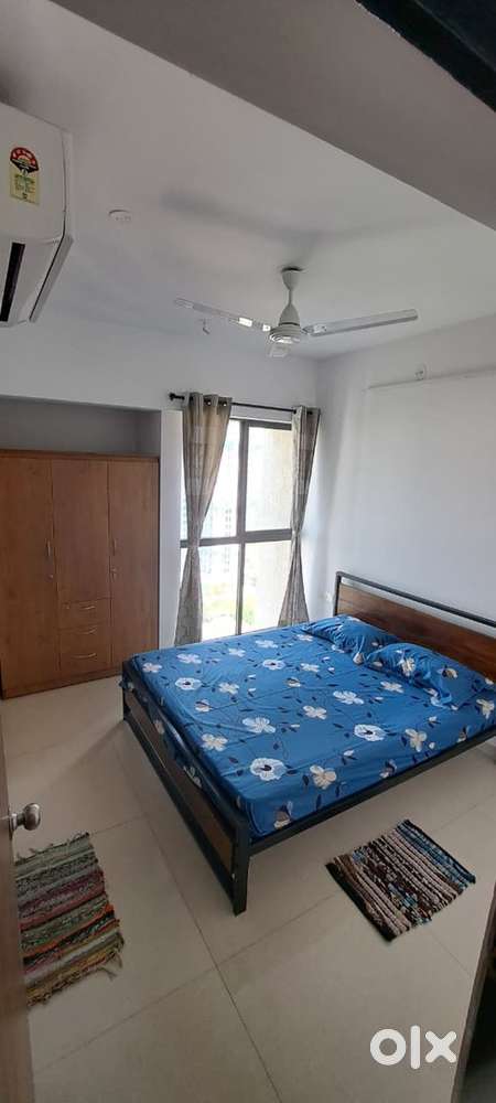 Female roomate required for a fully-furnished flat