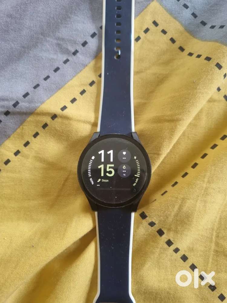 Samsung 40mm Watch 4 with charger