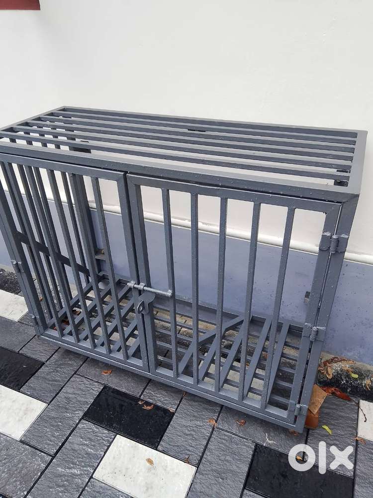 Gas cylinder cage