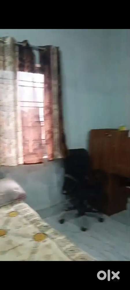 PG room available for girls , students and working women