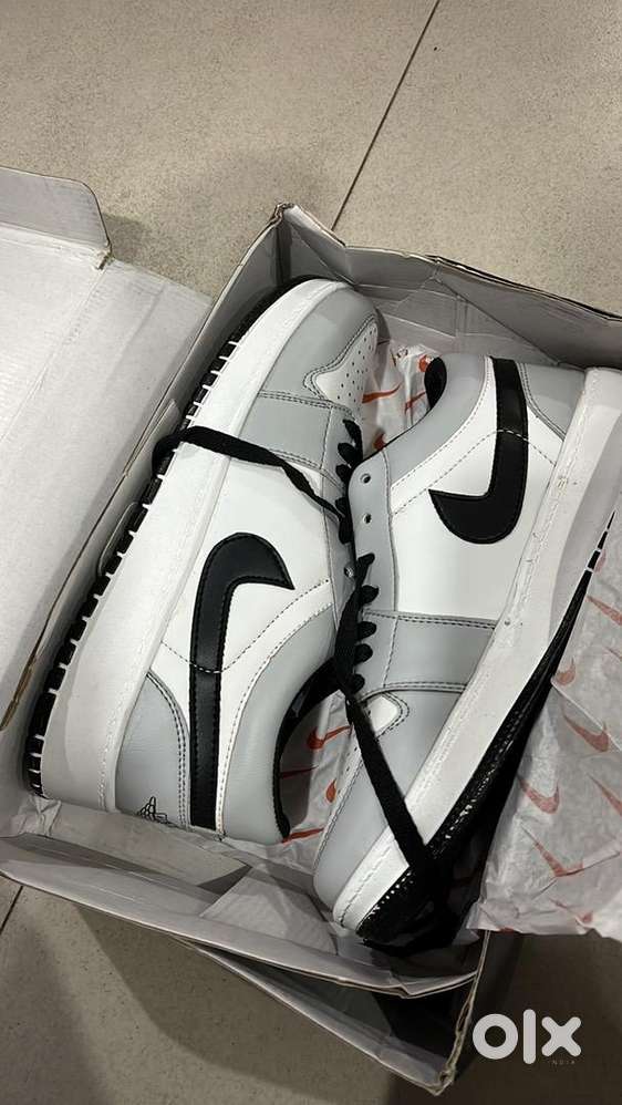 New shoes 6-7 no. Sirf 800 me with box