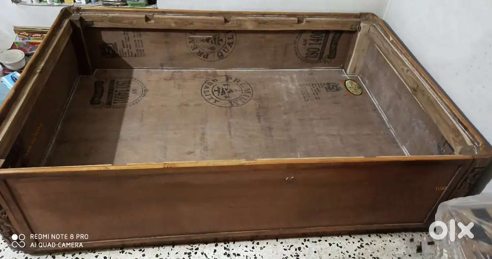 सागवान लकड़ी का दीवान