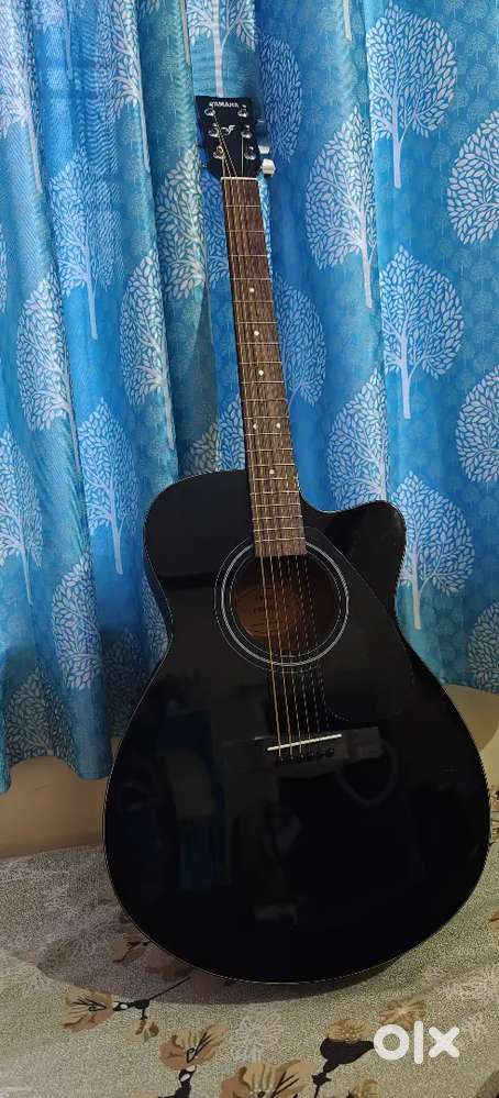 Yamaha fsx80c semi acoustic guitar