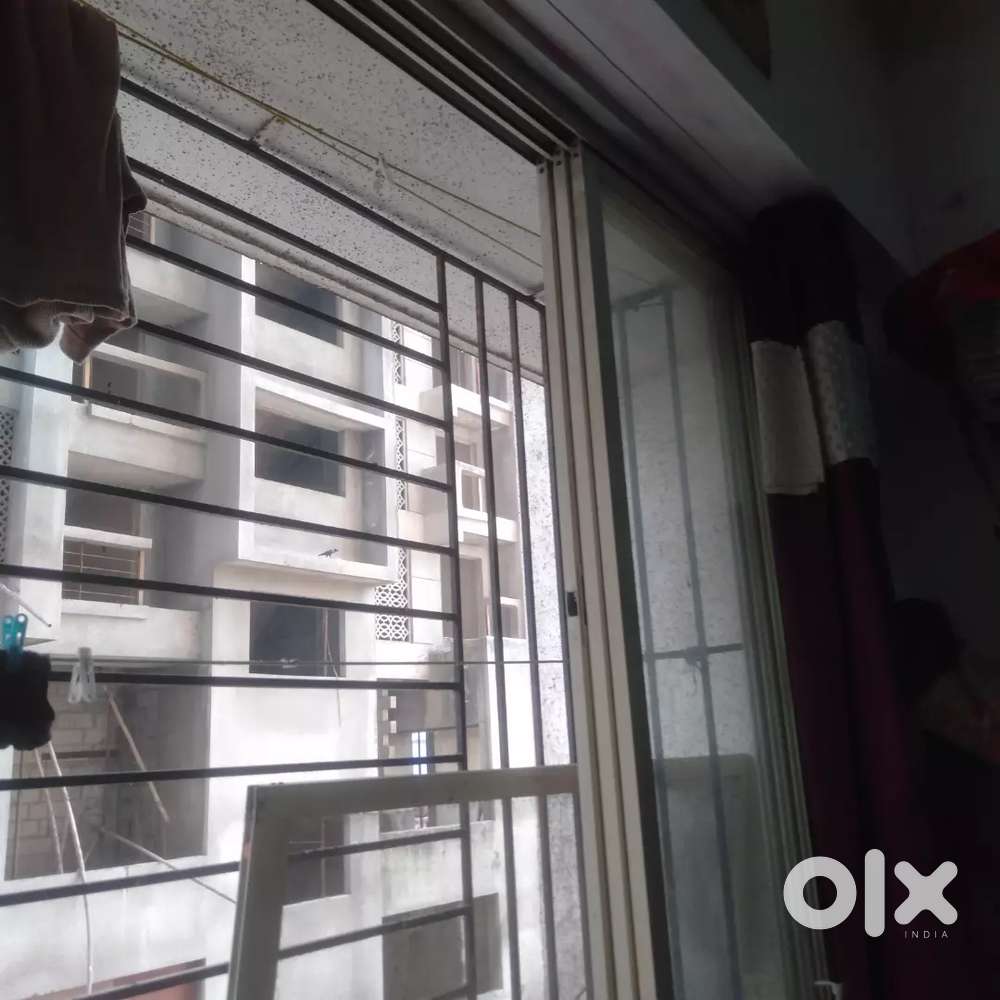 female roommates!  1 rk  dahisar check Naka