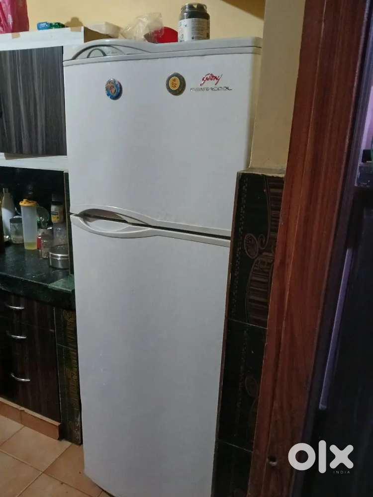 Godraj fridge dabal dorlor good condition