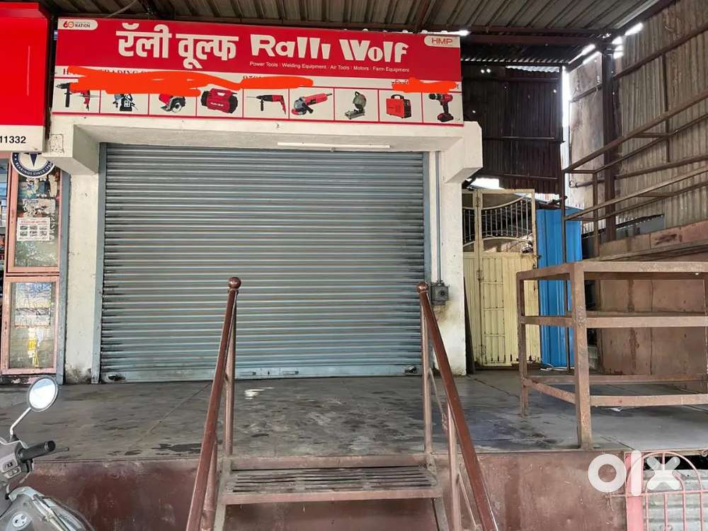 3 floor Shop on rent