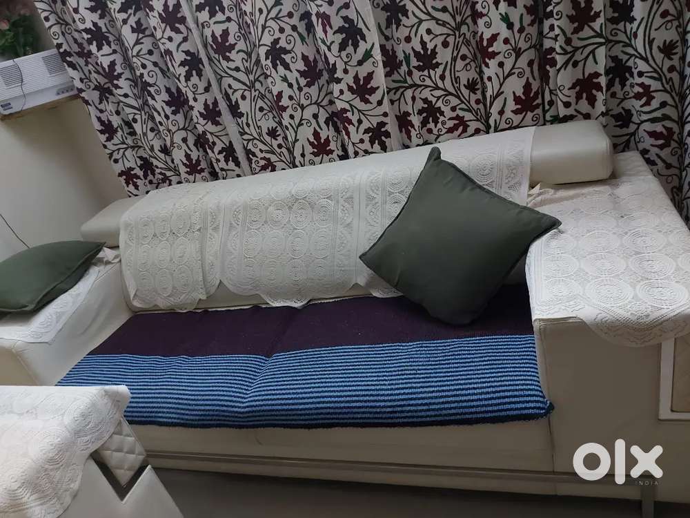 1 Year old Top end Sofa