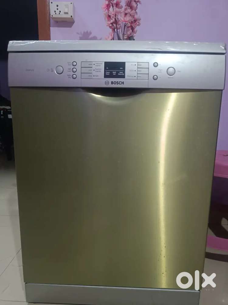 A Bosch dishwasher SMS66GI01I