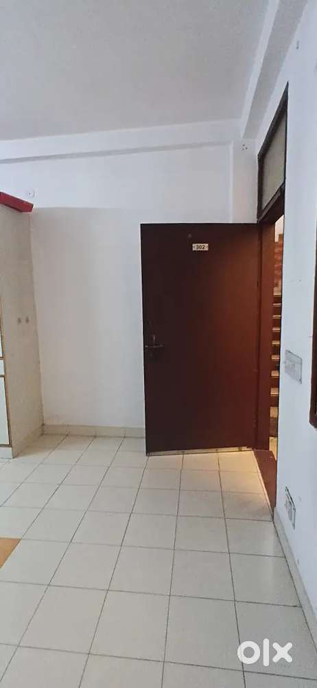 To-Let 1BHK 3rd Floor with Balcony in Mayur Vihar 1