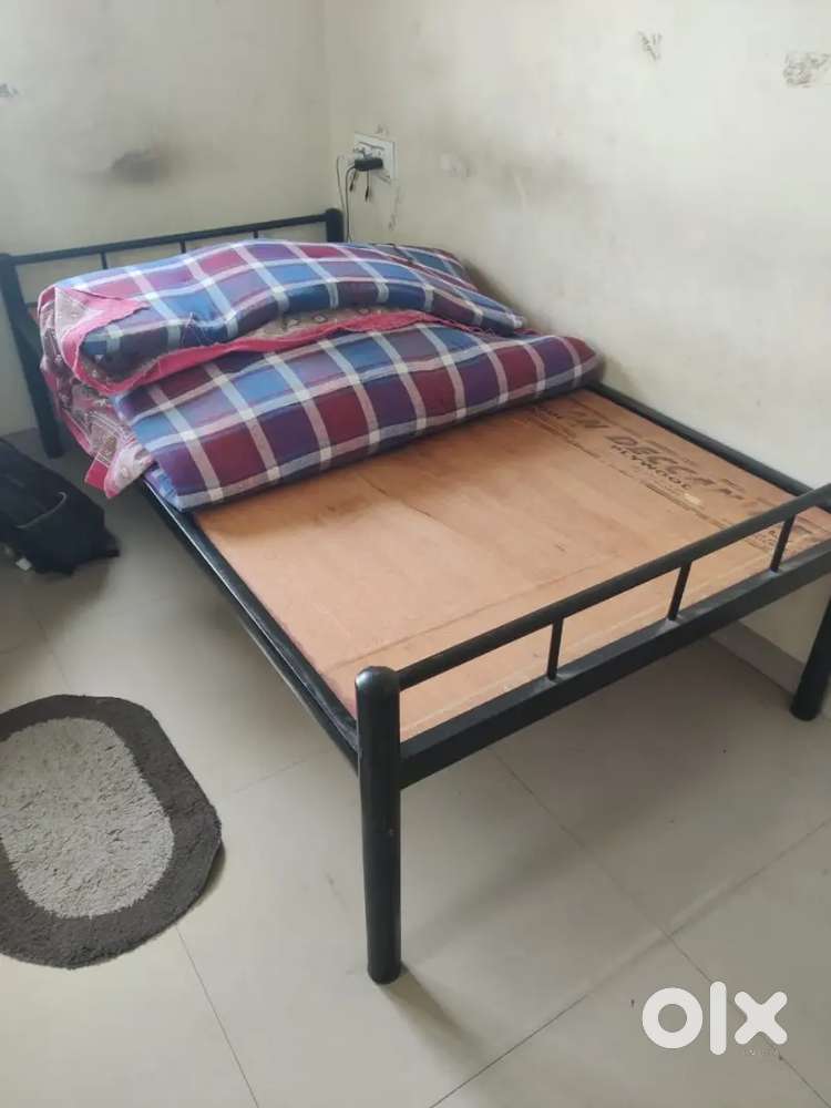 Single Bed & Divaan