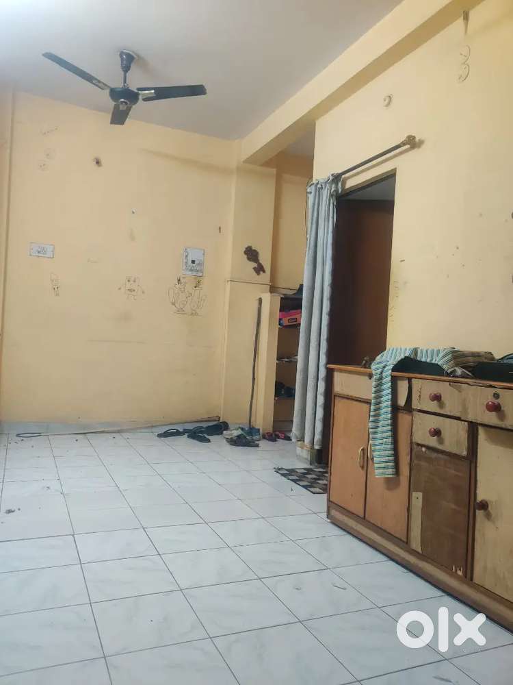 Need female flatmate for 2bhk flat single room available