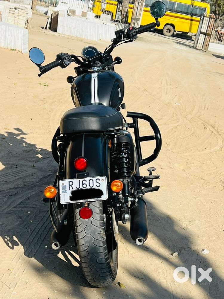 Motercycle yezdi roadster