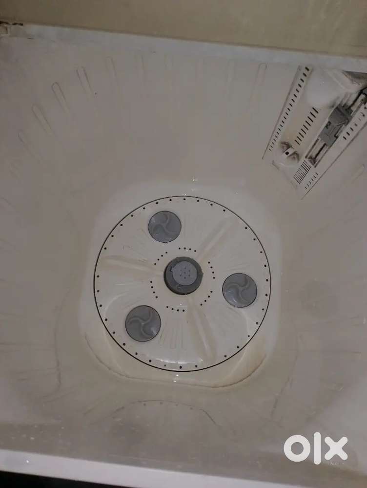 LG WASHING MACHINE in excellent working condition