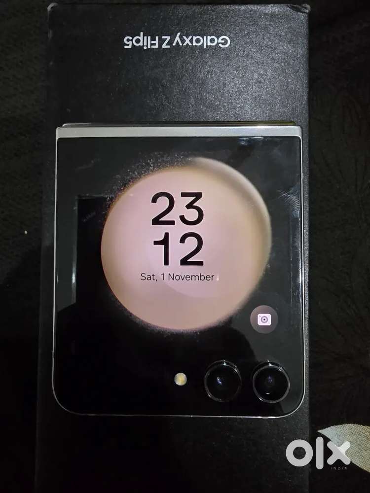 Samsung galaxy flip 5   8GB/512 GB in good condition  gently used