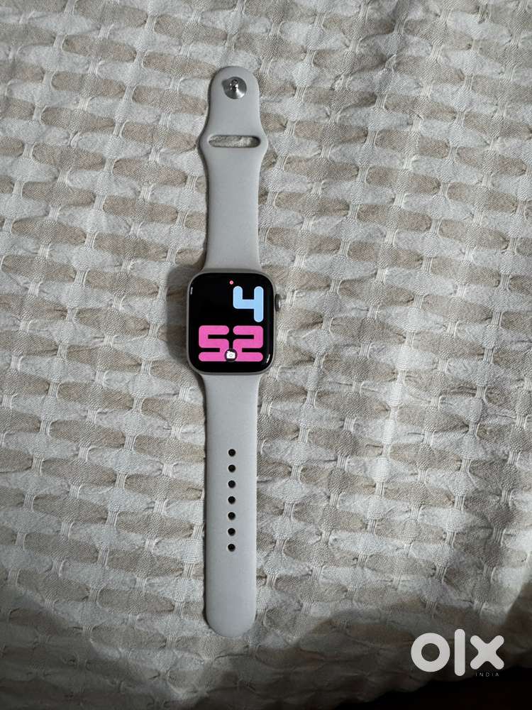 Apple watch SE (Gen 2) 44mm starlight colour S/M GPS