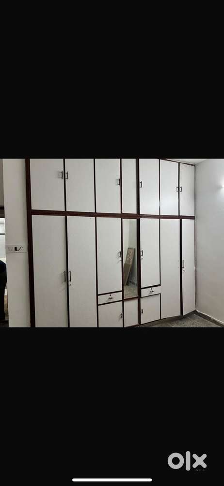 Friends house girls, flatmate