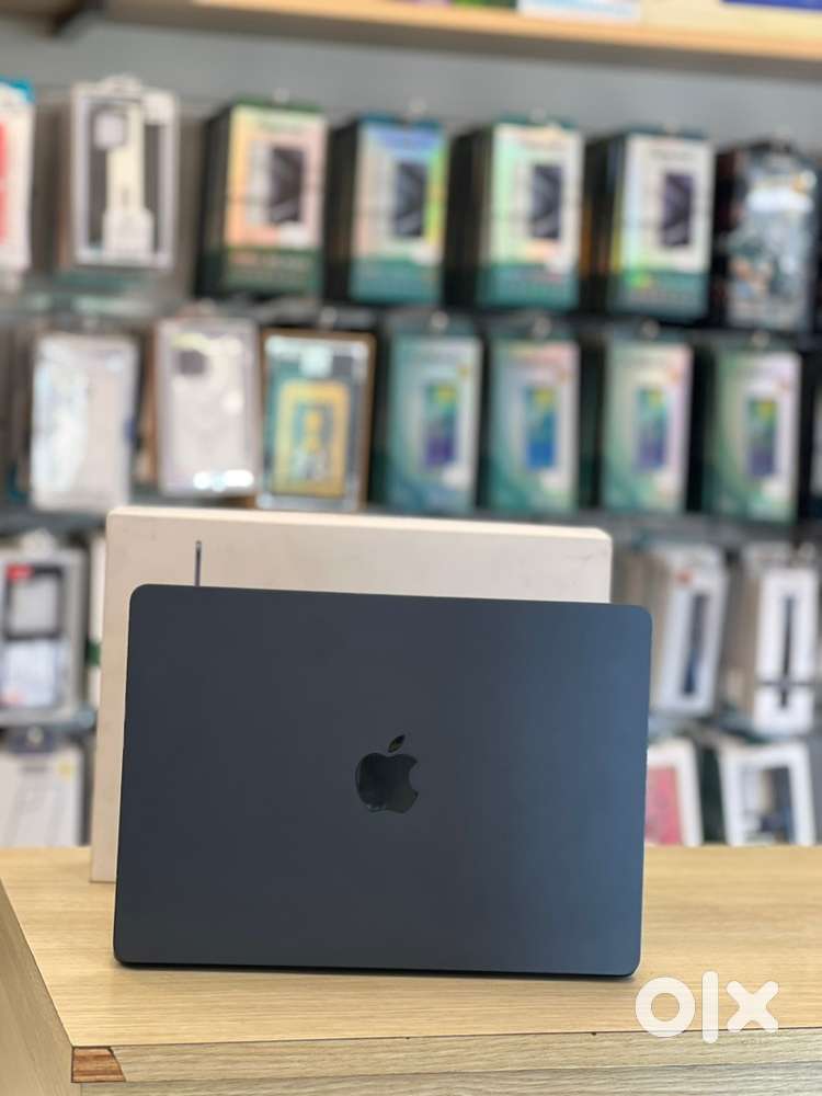 Macbook Air M3 16/256 Battery-100. Cycle count-28 Warranty 5 months