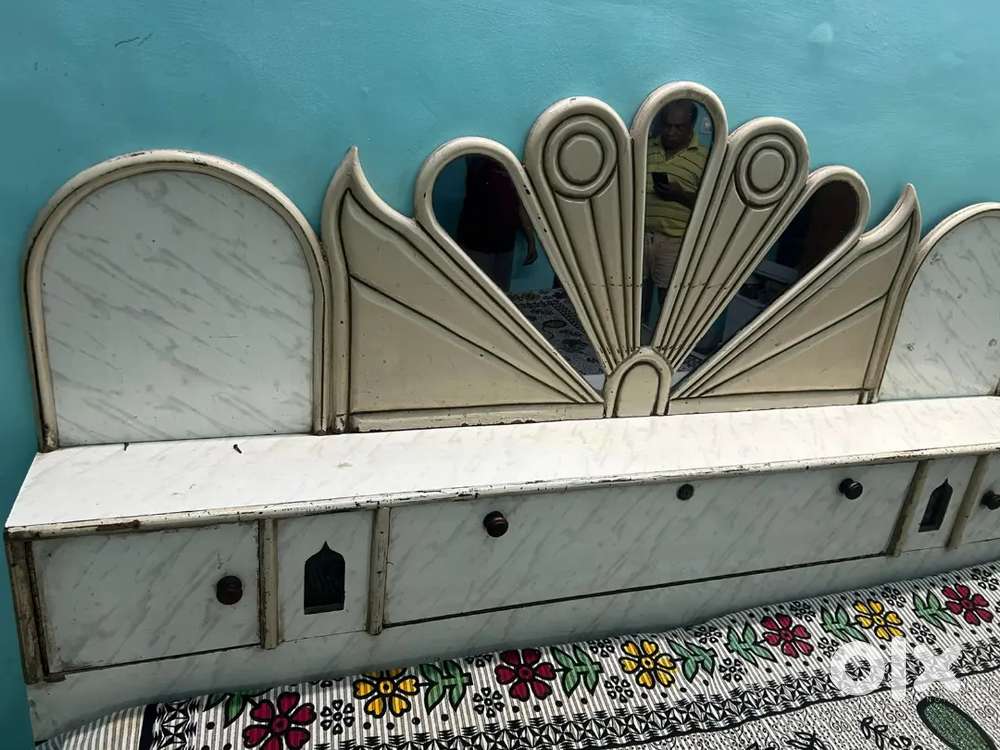 Best condition bed sofa sectar tabele  dressing table