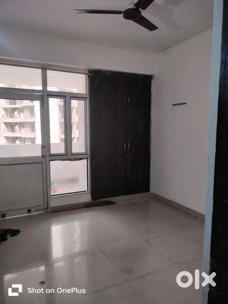 2bhk semi furnished flat available for rent
