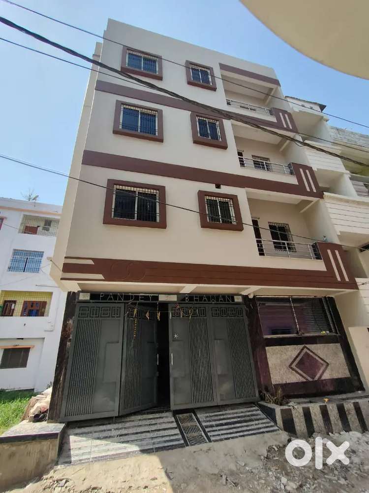 Flat available h for family and girls bachelor.only