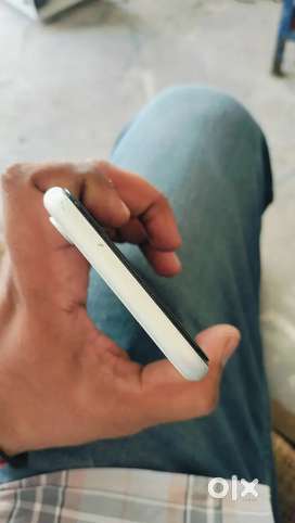 iPhone xr 64gb a. bettry change a backup ok report aa dbba charger nal