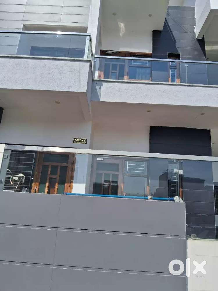 Newly luxcious first entrance 14 malra 3bhk house for rent in sec 32