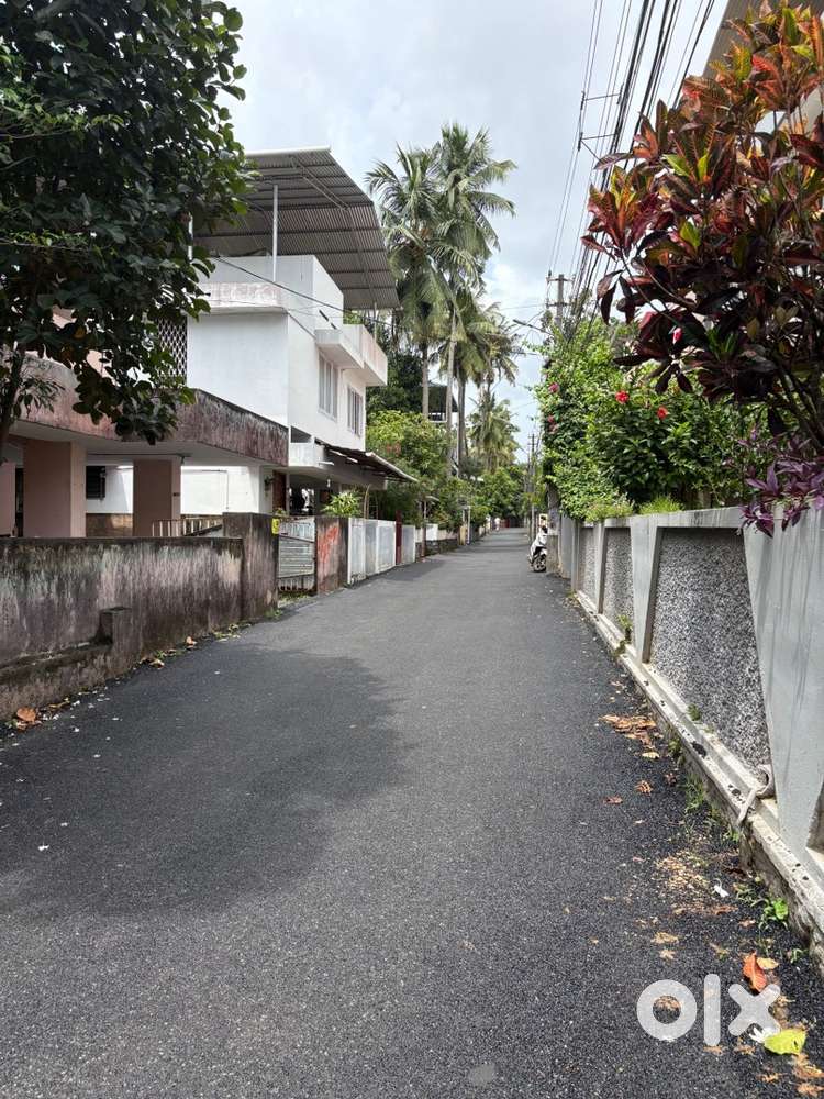 Old House for sale at Gandhi Nagar Vazhuthacaud