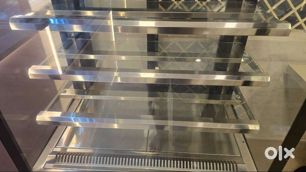 Hot cabit display 3 feet