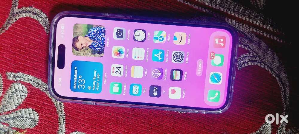 Iphone 15 only 10 days old with cover and screen guard free