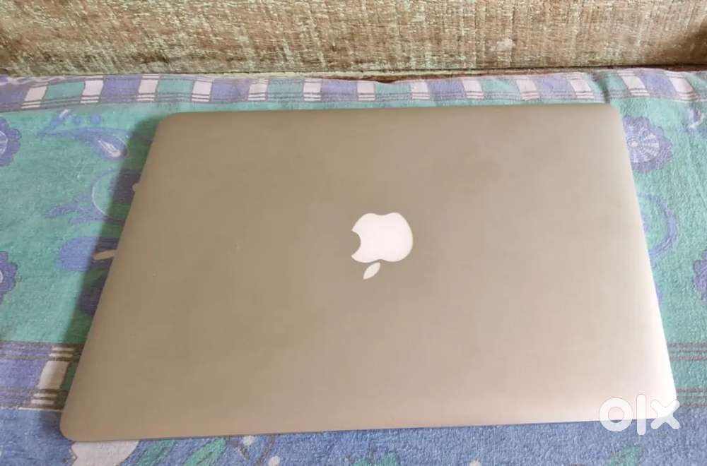 Apple Mackbook air laptop
