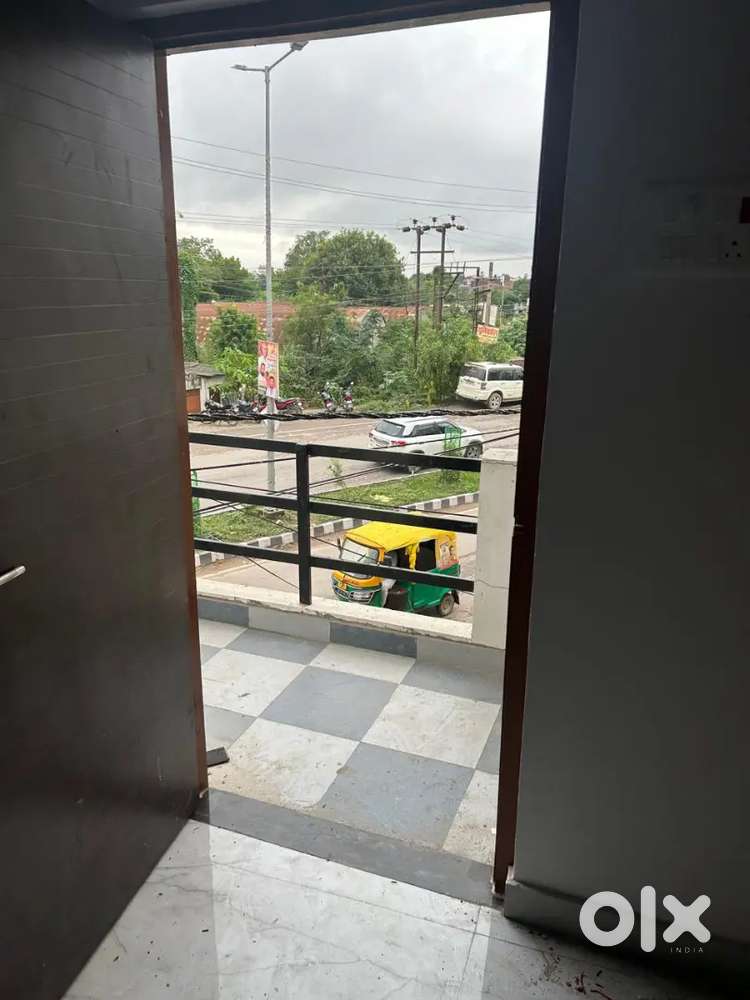 Luxury pg/office/room in prime location sidhari contact no