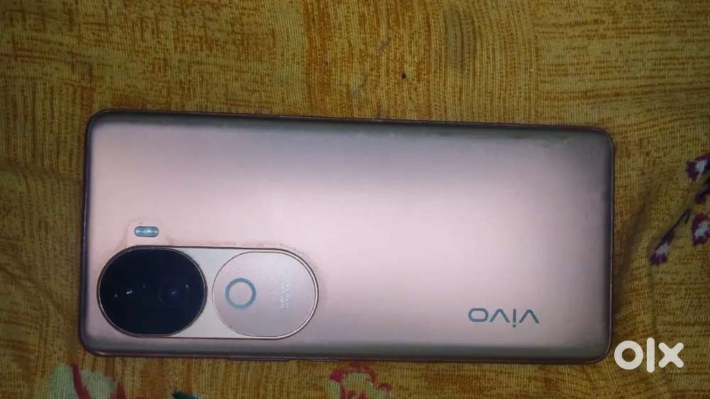 Vivo V40e.  Ram:8gb  storage:128 display fingerprint we no damage
