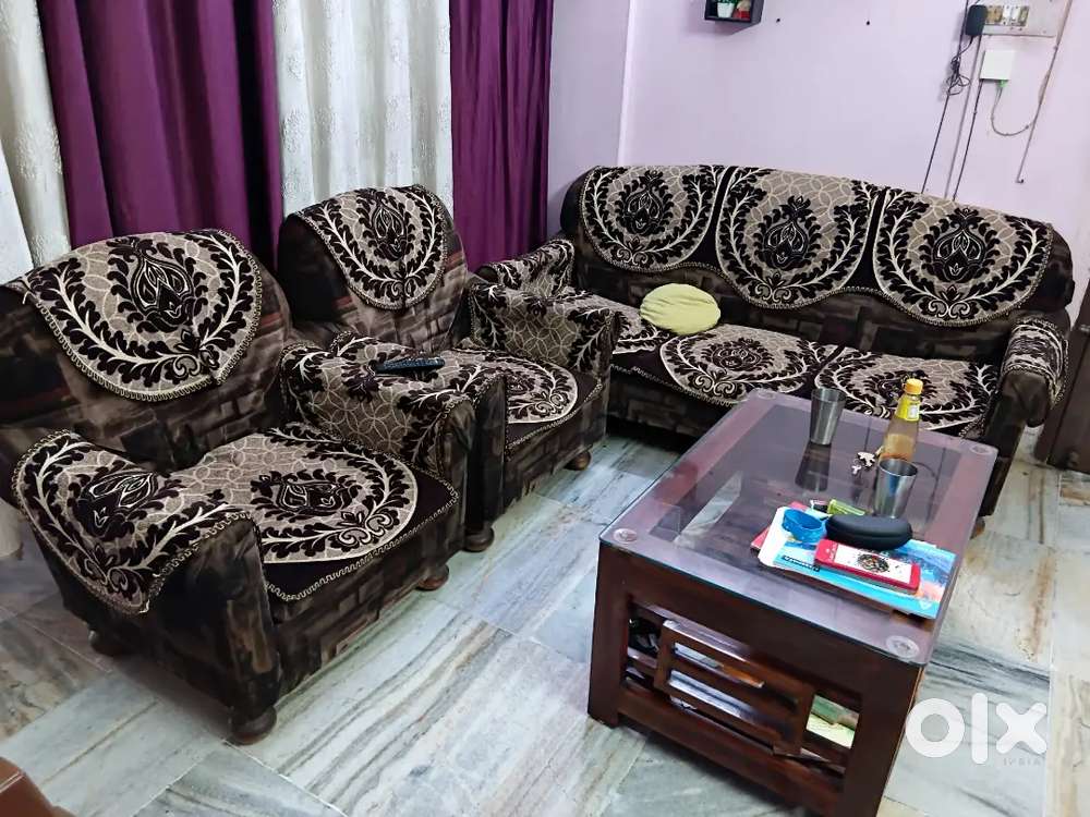 5 seater sofa, selling it as I transferred