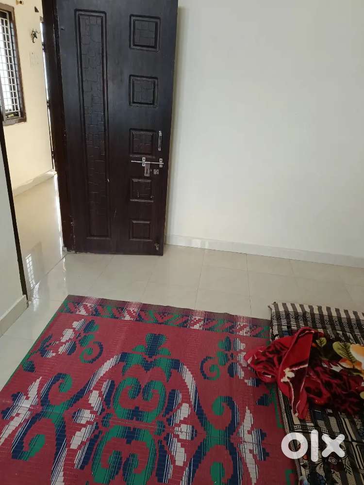 రెంట్ అవసరం లేదు Roommate 1 R 2 boys వంట వచ్చిన వాళ్ళు కావాలి