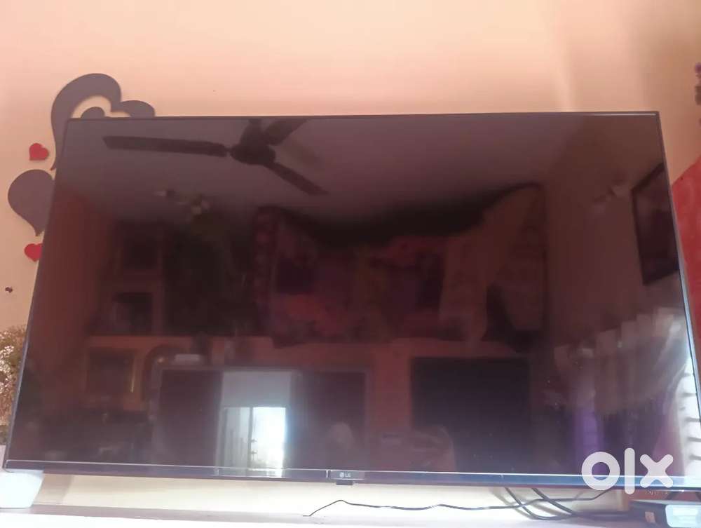 LG smart tv 5 month old with bill warranty available